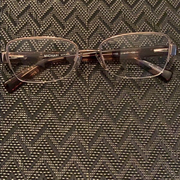 New - Picture 1 of 4